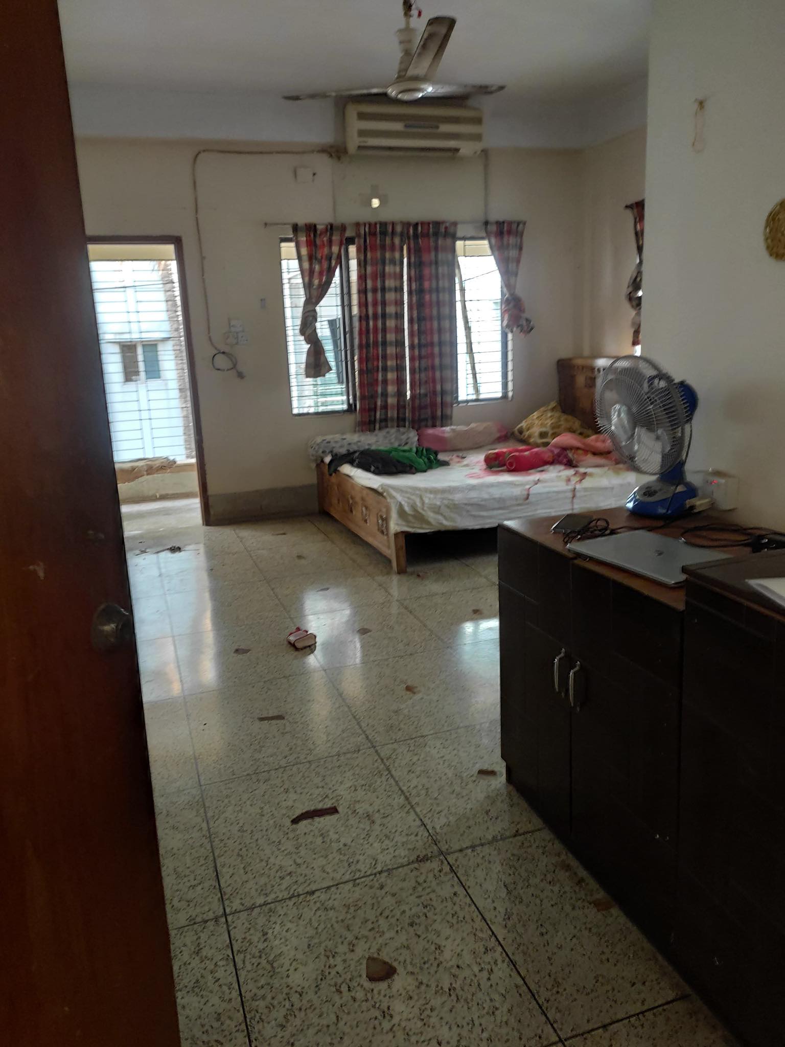১লা জানুয়ারি থেকে ১ইউনিটের ফ্ল্যাটবাসা (৩২০০+স্কয়ারফিট) ভাড়া হবে।