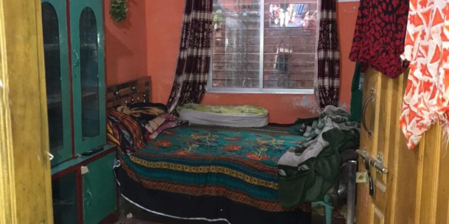 ফ্ল্যাট বাসা ভাড়া হবে। রাসেল পার্ক ও ভিক্টোরিয়া হাসপাতাল থেকে ৫ মিনিটের দূরতে,